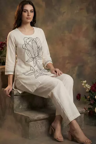 Women Ethnic Motifs Embroidered Regular Thread Work Pure Cotton Kurti with Trousers