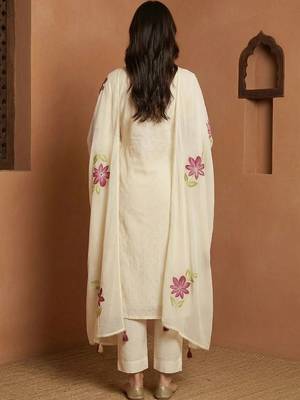 Women Floral Printed Regular Pure Cotton Kurta with Trousers & With Dupatta 3