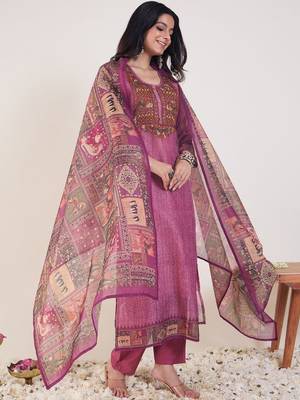 Ethnic Motifs Embroidered Chanderi Cotton Kurta With Trousers & Dupatta 3