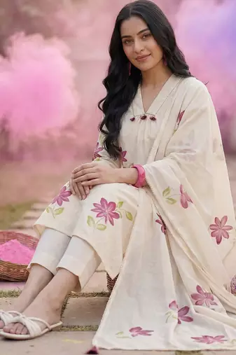 Women Floral Printed Regular Pure Cotton Straight Kurta with Trousers & Dupatta