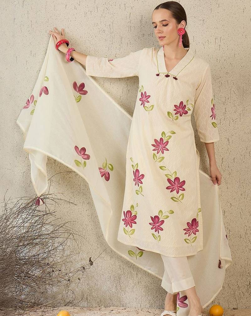 Women Floral Printed Regular Pure Cotton Straight Kurta with Trousers & Dupatta