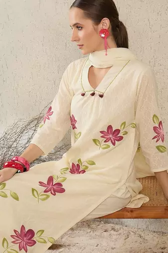 Women Floral Printed Regular Pure Cotton Straight Kurta with Trousers & Dupatta