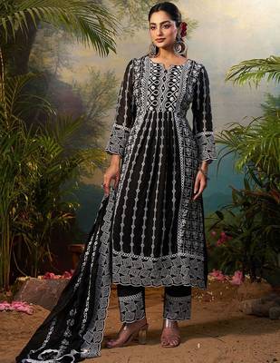 Women Floral Embroidered Cotton Kurta with Trousers & Dupatta 4