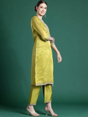 Women Ethnic Motifs Embroidered Regular Thread Work Kurta with Trousers & With Dupatta 3