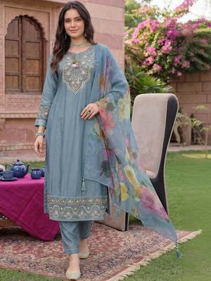 Women Floral Embroidered Regular Thread Work Liva Kurta with Trousers & With Dupatta 1