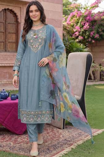 Women Floral Embroidered Regular Thread Work Liva Kurta with Trousers & With Dupatta