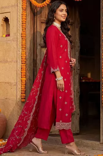 Women Ethnic Motifs Embroidered Regular Thread Work Kurta with Trousers & With Dupatta