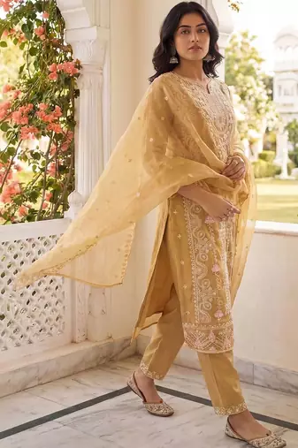 Women Floral Embroidered Regular Thread Work Kurta with Trousers & With Dupatta
