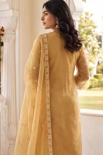 Women Floral Embroidered Regular Thread Work Kurta with Trousers & With Dupatta