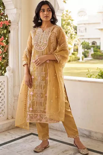Women Floral Embroidered Regular Thread Work Kurta with Trousers & With Dupatta
