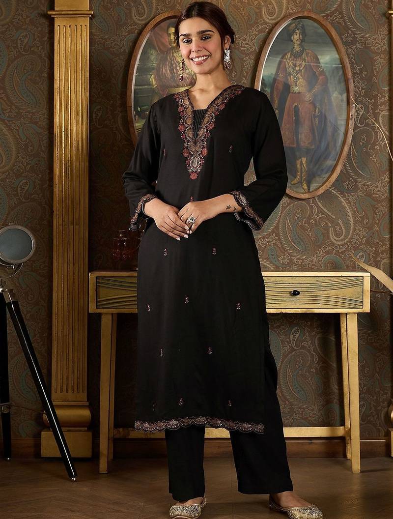 Women Ethnic Motifs Embroidered Regular Thread Work Kurta with Trousers & With Dupatta