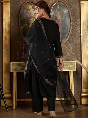 Women Ethnic Motifs Embroidered Regular Thread Work Kurta with Trousers & With Dupatta 4
