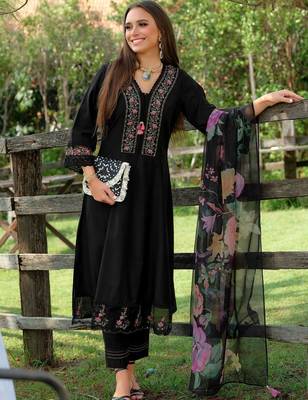 Women Floral Embroidered Regular Thread Work Pure Cotton Kurta with Trousers & With Dupatta 1