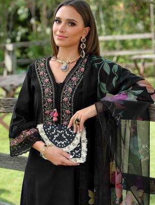 Women Floral Embroidered Regular Thread Work Pure Cotton Kurta with Trousers & With Dupatta 2