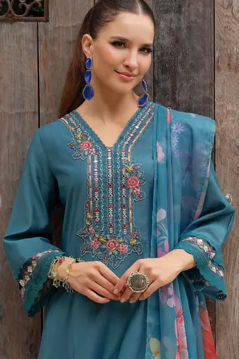 Floral Embroidered Thread Work Straight Kurta With Trousers & Dupatta