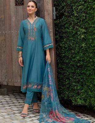 Floral Embroidered Thread Work Straight Kurta With Trousers & Dupatta 3