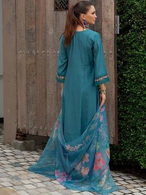 Floral Embroidered Thread Work Straight Kurta With Trousers & Dupatta 4