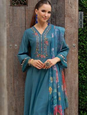 Floral Embroidered Thread Work Straight Kurta With Trousers & Dupatta 5