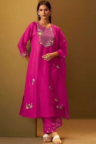 Women Floral Embroidered Thread Work Kurta With Trousers & With Dupatta