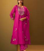 Women Floral Embroidered Thread Work Kurta With Trousers & With Dupatta