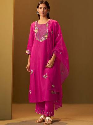 Women Floral Embroidered Thread Work Kurta With Trousers & With Dupatta 3