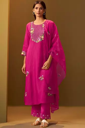 Women Floral Embroidered Thread Work Kurta With Trousers & With Dupatta