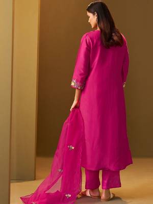 Women Floral Embroidered Thread Work Kurta With Trousers & With Dupatta 4