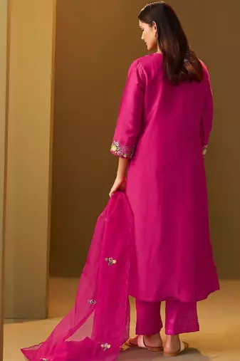 Women Floral Embroidered Thread Work Kurta With Trousers & With Dupatta
