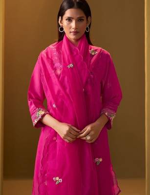 Women Floral Embroidered Thread Work Kurta With Trousers & With Dupatta 5