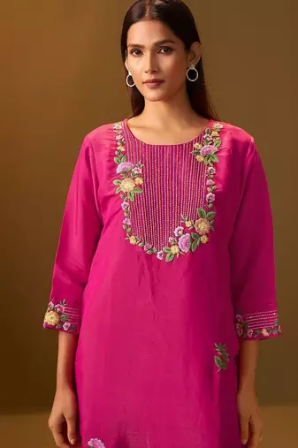 Women Floral Embroidered Thread Work Kurta With Trousers & With Dupatta