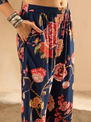 Women Floral Printed Regular Kurta with Palazzos 4