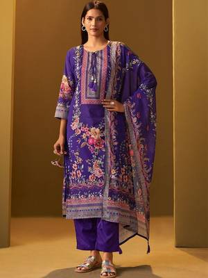 Women Floral Printed Regular Mirror Work Kurta with Trousers & With Dupatta 1