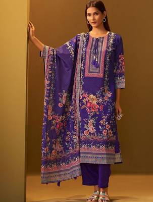 Women Floral Printed Regular Mirror Work Kurta with Trousers & With Dupatta 6
