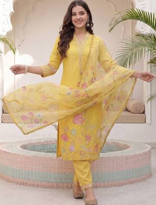 Women Floral Embroidered Regular Thread Work Kurta with Trousers & With Dupatta 1