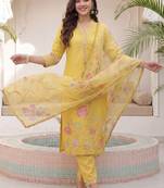 Women Floral Embroidered Regular Thread Work Kurta with Trousers & With Dupatta