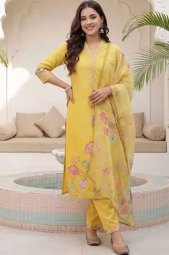 Women Floral Embroidered Regular Thread Work Kurta with Trousers & With Dupatta