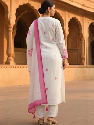 Women Floral Embroidered Regular Thread Work Kurta with Trousers & With Dupatta 2