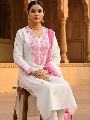 Women Floral Embroidered Regular Thread Work Kurta with Trousers & With Dupatta 4