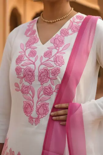 Women Floral Embroidered Regular Thread Work Kurta with Trousers & With Dupatta
