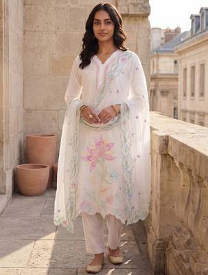 Women Floral Regular Thread Work Kurta with Trousers & With Dupatta 1