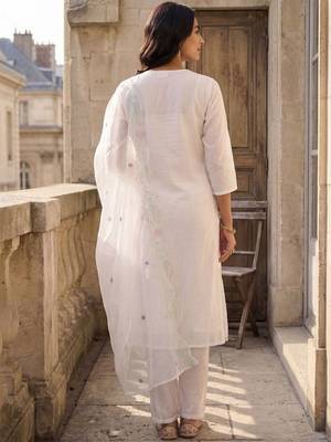 Women Floral Regular Thread Work Kurta with Trousers & With Dupatta 4