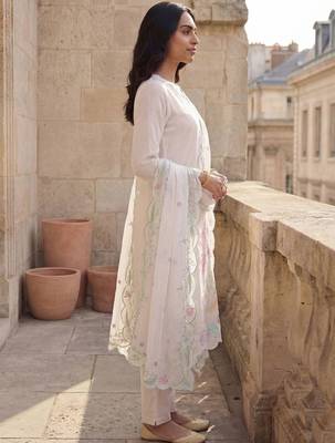 Women Floral Regular Thread Work Kurta with Trousers & With Dupatta 5