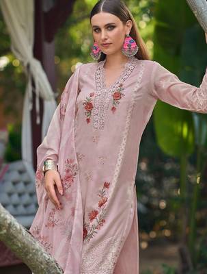 Women Floral Embroidered Regular Thread Work Kurta with Trousers & With Dupatta 1