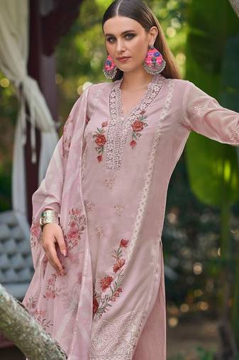Women Floral Embroidered Regular Thread Work Kurta with Trousers & With Dupatta