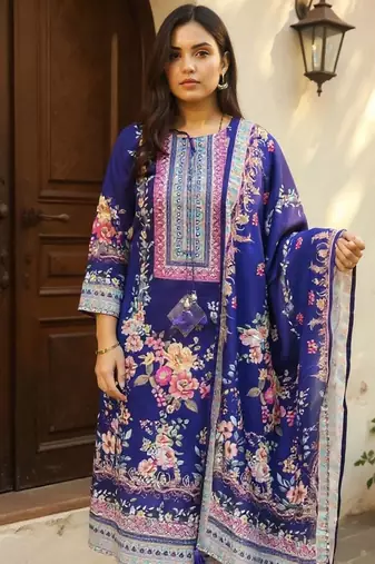 Women Floral Printed Regular Beads & Stones Kurta with Trousers & Dupatta