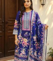 Women Floral Printed Regular Beads & Stones Kurta with Trousers & Dupatta
