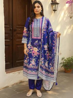 Women Floral Printed Regular Beads & Stones Kurta with Trousers & Dupatta 2