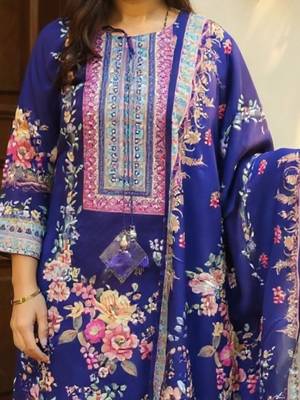 Women Floral Printed Regular Beads & Stones Kurta with Trousers & Dupatta 3