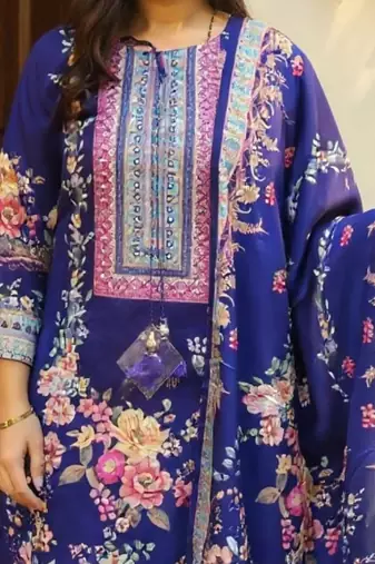 Women Floral Printed Regular Beads & Stones Kurta with Trousers & Dupatta