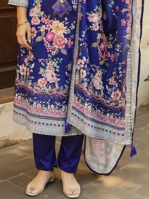 Women Floral Printed Regular Beads & Stones Kurta with Trousers & Dupatta 6